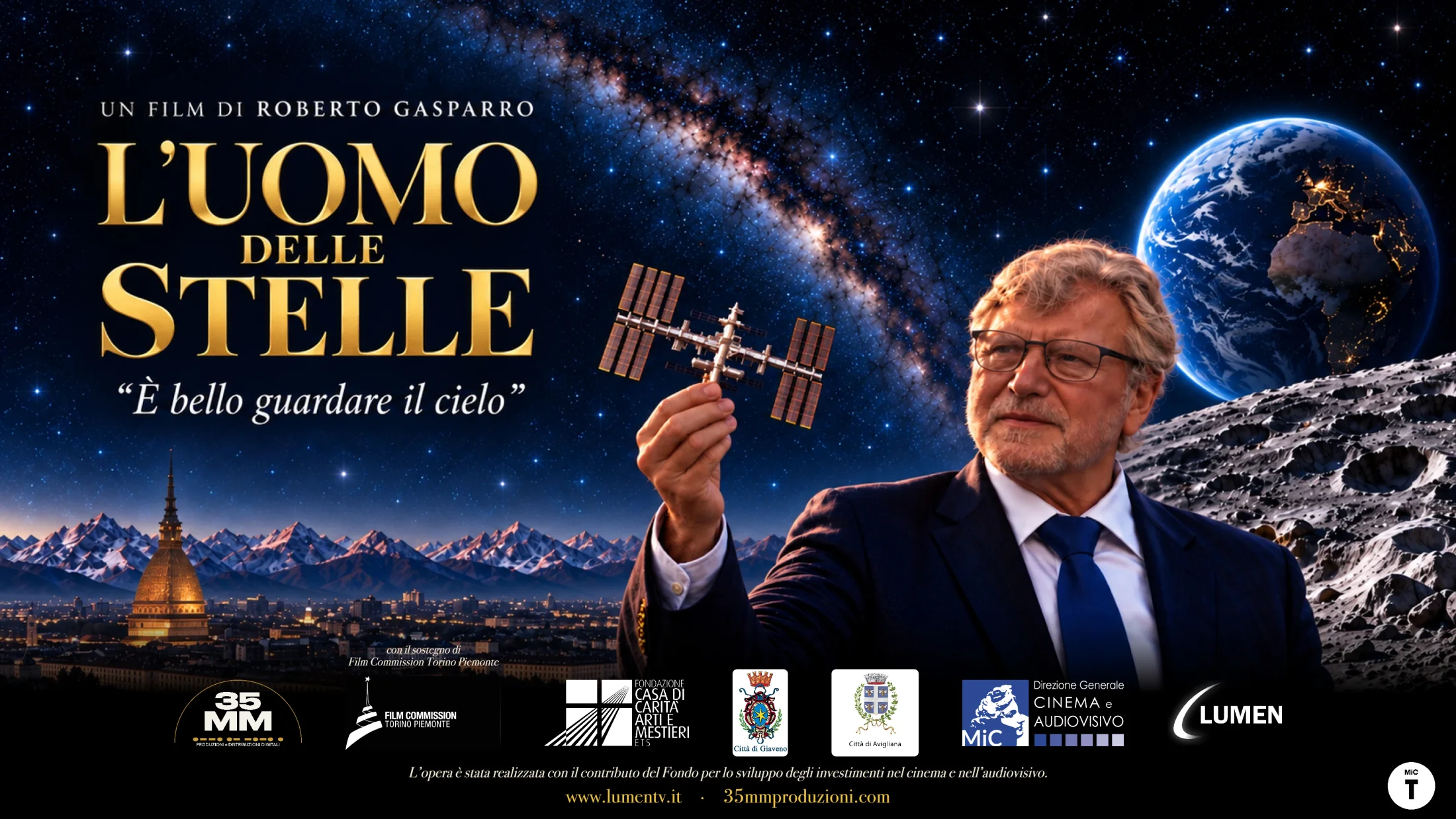 Manifesto ufficiale orizzontale di L’uomo delle stelle, con Walter Cugno e i loghi, incluso Lumen dopo il Ministero.
